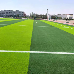 Échantillon gratuit Gazon synthétique souple de gymnastique de 25mm et 30mm Gazon artificiel extérieur de 40mm résistant aux UV pour terrain de football - Product Image 1