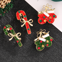 Broche de aleación de moda con diseño navideño de dibujos animados, microincrustaciones de diamantes de imitación, diseño de campana y trineo, insignia conmemorativa, venta al por mayor personalizada