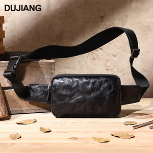 Bolso de pecho Dujiang para hombre, de cuero curtido vegetal, con cierre de cremallera, bandolera para uso diario y actividades al aire libre. - Product Image 1