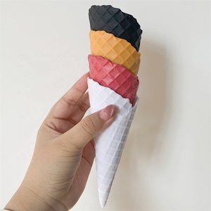 Nouveau kit de 4 couleurs de cornets gaufrés roses avec support de présentation, machine à crème glacée jouet, plateau d'entraînement réutilisable, modèle alimentaire en PVC - Product Image 4