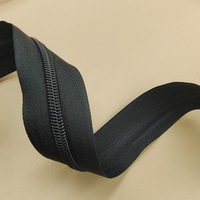 Fermetures éclair en nylon noires en stock, taille 8, à extrémités ouvertes et fermées, emballées et roulées pour sacs, bagages, tentes