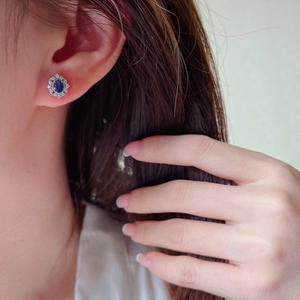 Orecchini Classici in Oro Bianco con Diamanti e Zaffiro Blu, Diamanti Naturali Taglio Ovale Colore D Certificati GIA, Gioielli da Sposa per Donne - Product Image 5