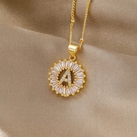Collar con Colgante de Letra Inglesa en Forma de Flor de Cobre y Circonio con Certificación CE, Venta al Por Mayor de Fábrica