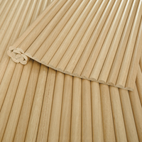 Panneau mural moderne pour divertissement en MDF ondulé 3D en bois naturel plaqué super flexible 1220*2440mm
