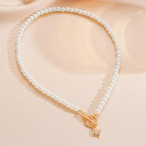 طقم مجوهرات نسائي فاخر بتصميم فرنسي عتيق، قلادة مطلية بالذهب مع إبزيم على شكل حرف OT وخرز لؤلؤي مقلد، بأسلوب أنيق وفخم - Product Image 4