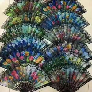 Abanicos de mano plegables de moda con estampado de seda de una sola capa y logotipo dorado, con varillas de plástico, ideales para bodas, venta al por mayor. - Product Image 5