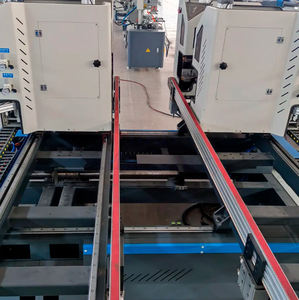 Máquina de soldadura CNC de cuatro esquinas para perfiles de UPVC de alta gama (HFL) con mesa de transferencia de 3 metros, máquina para fabricar ventanas y puertas de PVC - Product Image 5