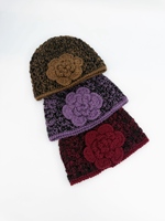 Bonnet tricoté vintage pour femme, motif floral ajouré, en fil mélangé contrastant, texture multicolore, accessoire cadeau de vacances