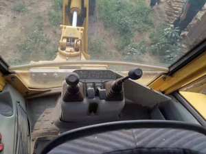 Chargeuse-pelleteuse d'occasion de bonne qualité Komatsu WB97R à vendre en bon état à prix réduit Ingénierie et construction - Product Image 6