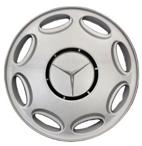 Enjoliveurs de roue de voiture de <span class=keywords><strong>15</strong></span> <span class=keywords><strong>pouces</strong></span>, matériau PP de haute qualité, argent, pour BENZ, vente en gros - Product Image 1