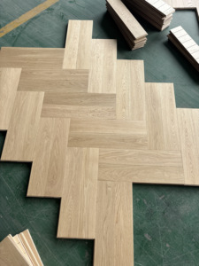 Suelo de Madera de Roble Blanco, Parqué en Espiga de Primera Calidad con Certificación FSC, para Decoración de Interiores Clásica y de Lujo - Product Image 1