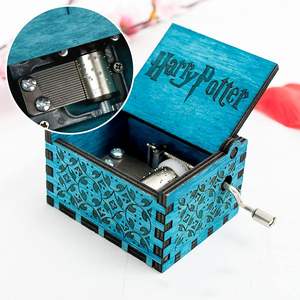 Boîte à musique personnalisée à 18 notes, boîte à musique à manivelle, cadeau gravé personnalisé pour la vente en gros - Product Image 2