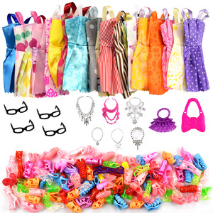32 piezas <span class=keywords><strong>de</strong></span> <span class=keywords><strong>ropa</strong></span> y accesorios aleatorios para muñecas, 10 vestidos <span class=keywords><strong>de</strong></span> moda, 22 zapatos, gafas, collares, bolso para muñeca <span class=keywords><strong>Barbie</strong></span> - Product Image 1