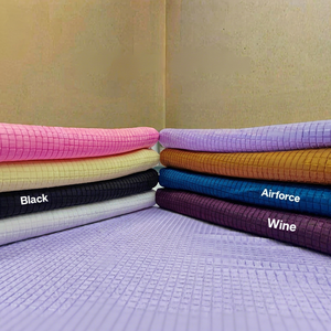 Tissu en polyester à carreaux brillants 100 % polyester, 220 GSM, texture gaufrée, largeur 60 pouces, pour vêtements et textiles de maison - Product Image 1