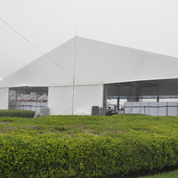 Tente de réception commerciale 10x20m pour 200, 300 ou 500 personnes, idéale pour les mariages et événements en extérieur