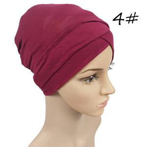 New Spot India Baotou Turban pour femme <span class=keywords><strong>Hijab</strong></span> croisé à quatre couches Chapeau de nuit <span class=keywords><strong>avec</strong></span> matériau en polyester pour une utilisation en extérieur pour les musulmans - Product Image 3