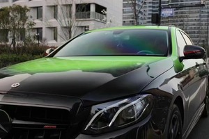 Vinyle brillant noir à vert dégradé caméléon personnalisé autochromique film d'emballage noir et vert conçu pour voiture - Product Image 4