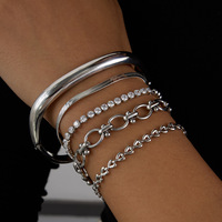 Bracelet minimaliste en acier inoxydable plaqué or 18 carats avec fermoir carré antique pour femmes