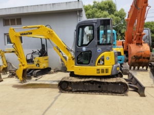 Excavatrice d'occasion Komatsu PC35MR, 3,5 tonnes, sur chenilles, moteur et composants de pompe japonais de haute qualité, bon état - Product Image 4