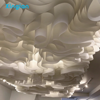 Miroir pleine longueur style vague pour chambre de fille, style crème, du sol au plafond, avec tissu ondulé pour la décoration