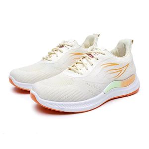 Chaussures de sport de style nouveau, chaussures légères et respirantes pour femmes, chaussures de course Fly-Weave, semelle en caoutchouc antidérapante, baskets blanches pour femmes - Product Image 1