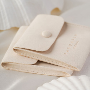 PandaSew Pochette à bijoux de luxe en microfibre avec logo personnalisé, fermeture à bouton-pression et insert de protection - Product Image 2