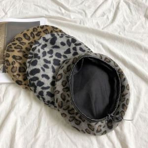 หมวกเบเร่ต์ลายเสือดาว สไตล์ฮาร์เบอร์ คุณภาพสูง ขายส่ง ราคาพิเศษ สำหรับฤดูใบไม้ร่วงและฤดูหนาว เหมาะสำหรับใส่ลำลองหรือเป็นศิลปิน - Product Image 6