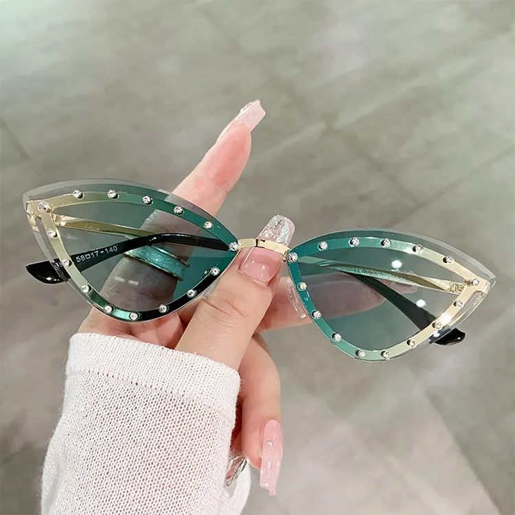 Gafas de sol de estilo ojo de gato para mujer, anteojos de sol femeninos con degradado de color rosa, sin montura de cristal, UV400, de lujo con diamantes