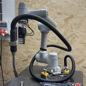 Robot collaboratif 6 axes à succès, charge utile 5 kg, portée 910 mm, avec moteur PLC, boîte de vitesses, servomoteur et entraînement électro-hydraulique pour le soudage - Product Image 5