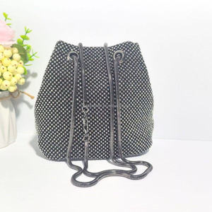 Sac à main de soirée de mariage carré en cristal de luxe avec chaîne, écologique - Product Image 2