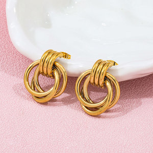 Trendy 18K altın kaplama bükülmüş çok katmanlı çapraz çizgiler paslanmaz çelik Hoop küpe kadınlar için benzersiz takı tasarım - Product Image 4