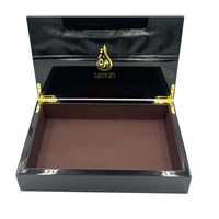 Boîte-cadeau en bois avec date du Ramadan finition laquée piano de luxe au design personnalisé