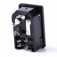 Prise LZ-14-F3 avec prise de courant 220V 4 broches 500V(50Hz)/min, mise à la terre standard, courant nominal 10A, 1 sortie