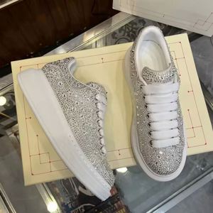 Chaussures de marche robustes respirantes à lacets Alexander McQueen originales haut de gamme pour hommes, baskets authentiques avec nouvelle semelle extérieure en TPV - Product Image 2