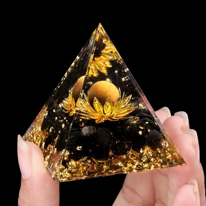 Nuovo Prodotto: Sfera Piramidale di Loto da 5 cm con Pietre Frantumate, Ornamento Artigianale Lucidato e Curativo - Product Image 3