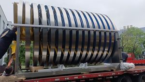 Convoyeur spiralé de 6 m de hauteur totale pour boîtes de 20 kg, du sol au premier étage, avec plaques de chaîne en plastique, série 1873 - Product Image 6