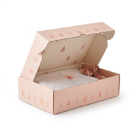 Boîte d'expédition en carton personnalisée pour Noël avec logo, imprimé arbre rose blush, carton ondulé pour cadeaux, pour les marques DTC