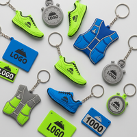 Porte-clés personnalisé en PVC souple 3D avec logo, en forme de chaussure de course, chronomètre et numéro de dorsale, pour marathon, cadeau promotionnel en gros pour courses