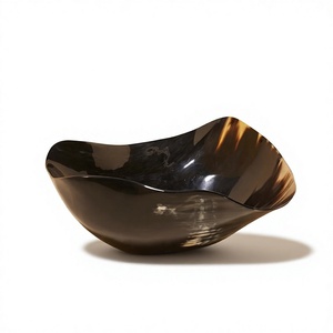 Bol de service en corne de buffle véritable poli et fabriqué à la main pour les mariages et les événements haut de gamme - Product Image 1