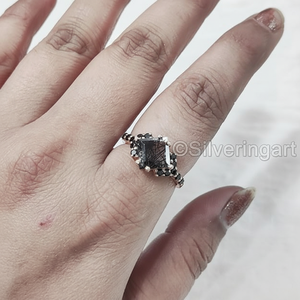 Anillo de mujer Rutilo negro natural y piedra preciosa de espinela negra Anillo de compromiso delicado de Navidad Joyería Anillo de plata esterlina 925 - Product Image 1