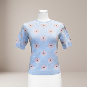 Pull fin en maille de coton et soie SS23 pour femme, motif floral personnalisé, pointelle, manches courtes, col rond, respirant, séchage rapide, collection Printemps - Product Image 3