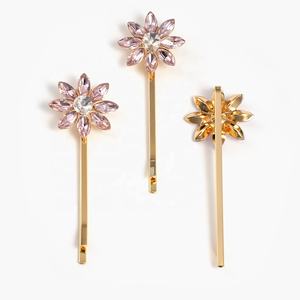 Set de 3 Pinzas para el Cabello con Flores de Cristal Rosa, Set de Horquillas Metálicas con Flores, Accesorios para el Cabello para Niñas - Product Image 5