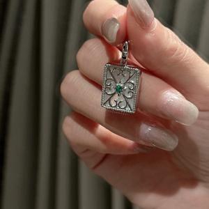 Colgante de Plata Pura S925 Vintage con Diseño de Concha, Joyería Ligera con Flores Talladas, Colgante Simple, Moderno y Personalizado - Product Image 3