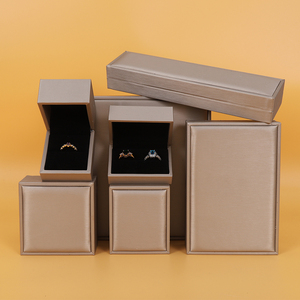 Boîte à <span class=keywords><strong>bijoux</strong></span> en velours de luxe avec logo personnalisé, pour bracelet, collier, pendentif, boucles <span class=keywords><strong>d</strong></span>'oreilles, boîte à <span class=keywords><strong>bijoux</strong></span> en cuir PU doré - Product Image 1