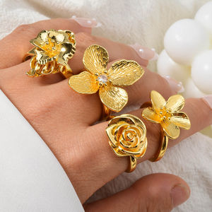แหวนแฟชั่นเรียบง่าย ชุบทอง 18K สแตนเลส ดีไซน์ดอกไม้ แหวนปรับขนาดได้สำหรับผู้หญิง - Product Image 2