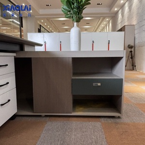 Suite di Mobili per Ufficio Moderni con Grande Scrivania Direzionale e Postazione di Lavoro - Product Image 3