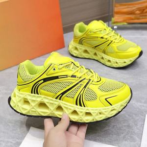 Chaussures de sport de loisirs d'extérieur portables de style designer, design fluorescent, sur mesure, tendance, tricotées de haute qualité pour l'été - Product Image 1