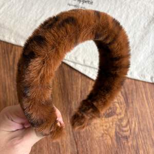 ที่คาดผมขนมิงค์นุ่มหรูหราสำหรับฤดูใบไม้ร่วงและฤดูหนาว เครื่องประดับผมแฟชั่นระดับไฮเอนด์สำหรับสาวๆ - Product Image 6