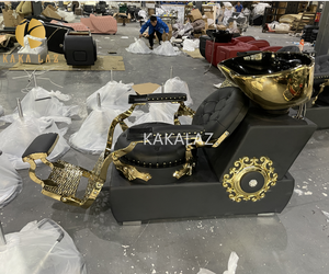 Champú cama <span class=keywords><strong>de</strong></span> cerámica dorada <span class=keywords><strong>de</strong></span> lujo en una barberí<span class=keywords><strong>a</strong></span> <span class=keywords><strong>de</strong></span> salón <span class=keywords><strong>de</strong></span> lujo - Product Image 1