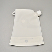 Pochette à bec verseur en kraft écologique de qualité alimentaire, jetable, doublée de PE avec filtre interne, imprimée sur mesure pour le café infusé à froid